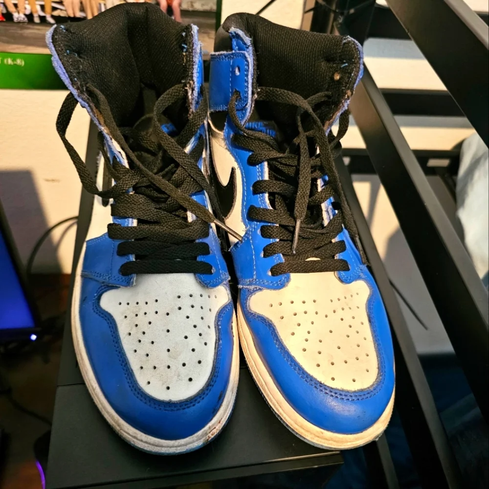 Air Jordan 1 Retro High - Picture 1 of 5